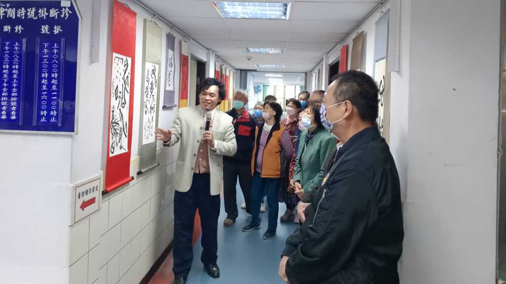 ▲彰化榮家藝廊於日前舉辦「甲辰龍行龘龘：陳永礎陶藝、吳宗保甲骨文書法雙聯展」，特邀畫法家吳宗保參展。（記者林郁芯翻攝）